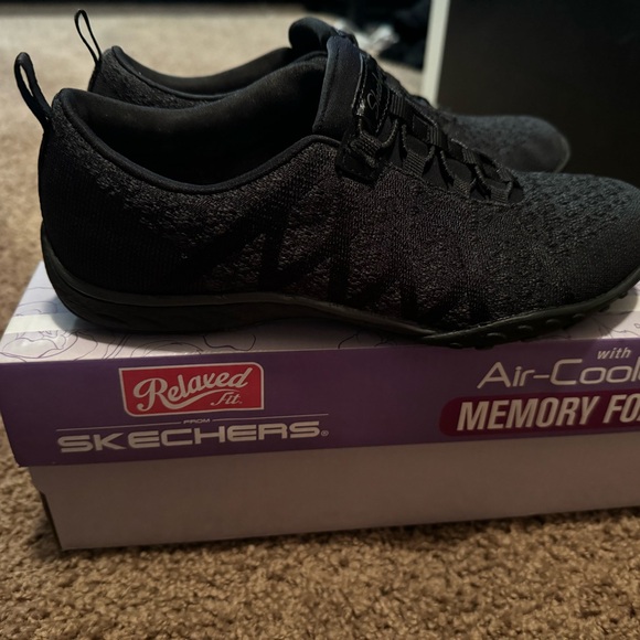 Skechers memory foam slip on black shoes. Super light weight and breathable. - Picture 10 of 12